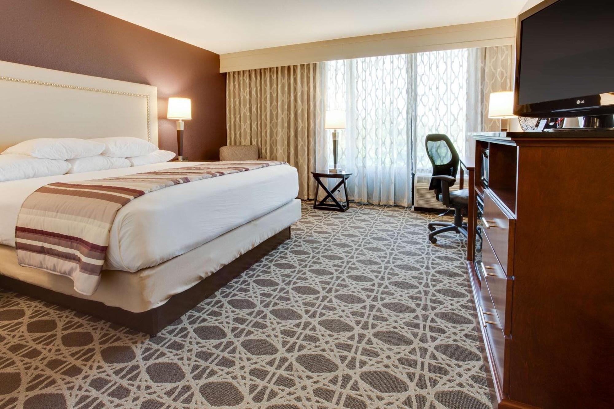 Drury Inn & Suites Louisville East Eksteriør bilde