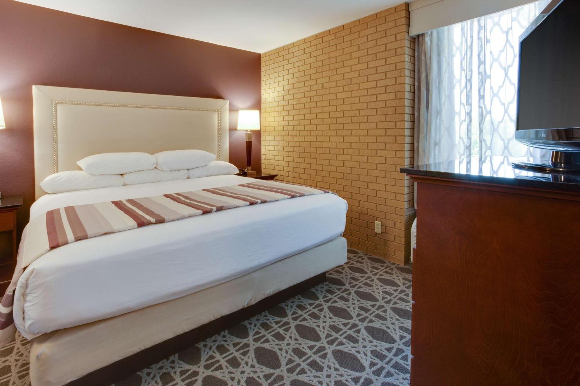 Drury Inn & Suites Louisville East Eksteriør bilde