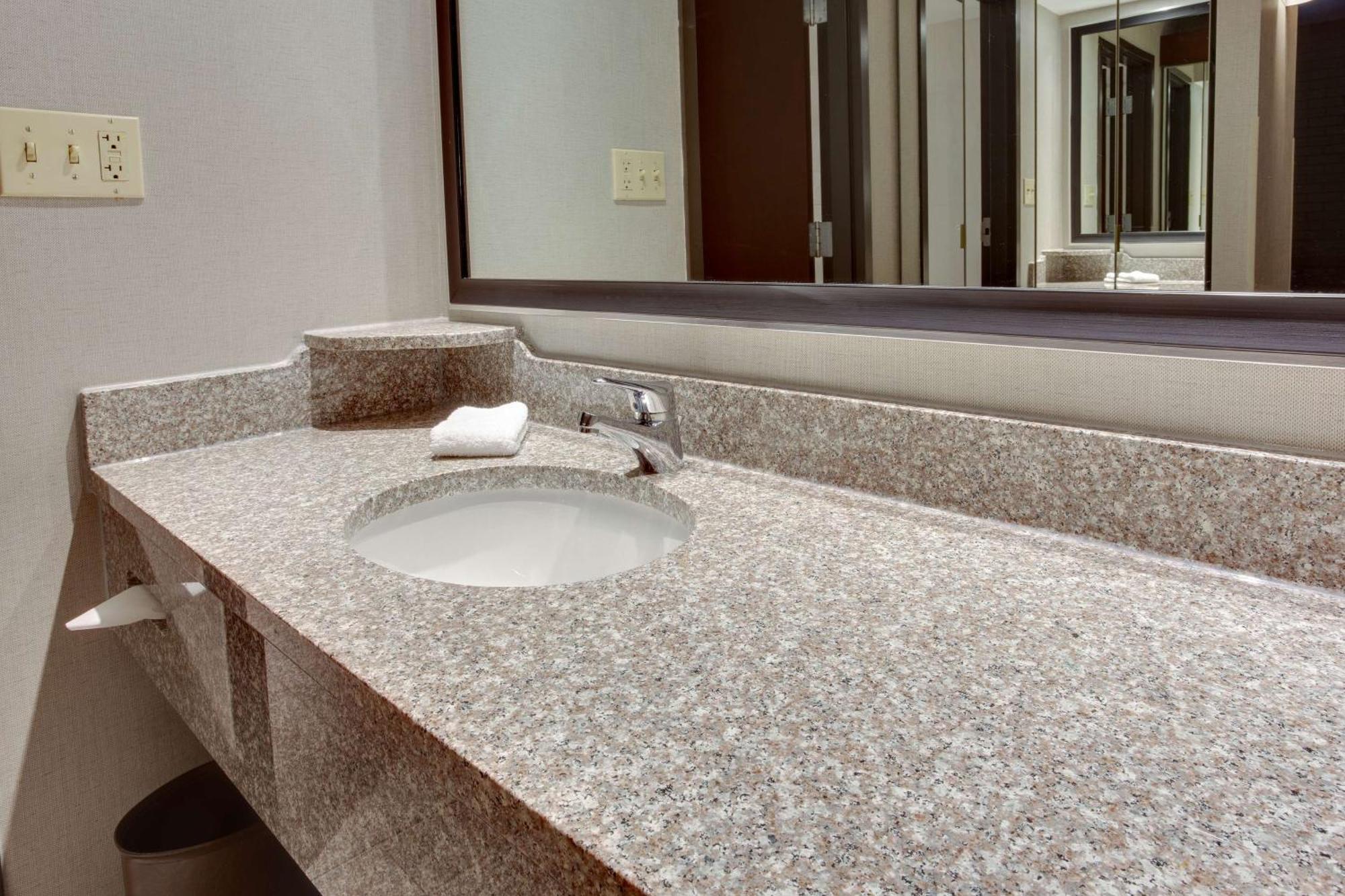 Drury Inn & Suites Louisville East Eksteriør bilde